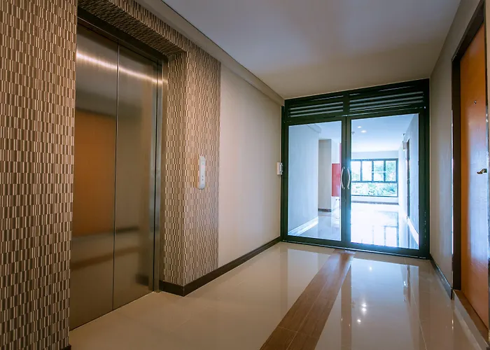 De Hug Hotel & Residence